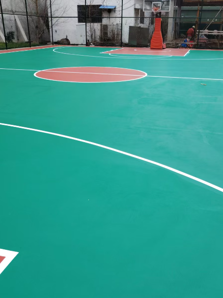 金川 球场长期使用易出现地面开裂